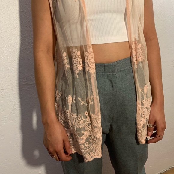 Laces vest - Picture 3 of 3